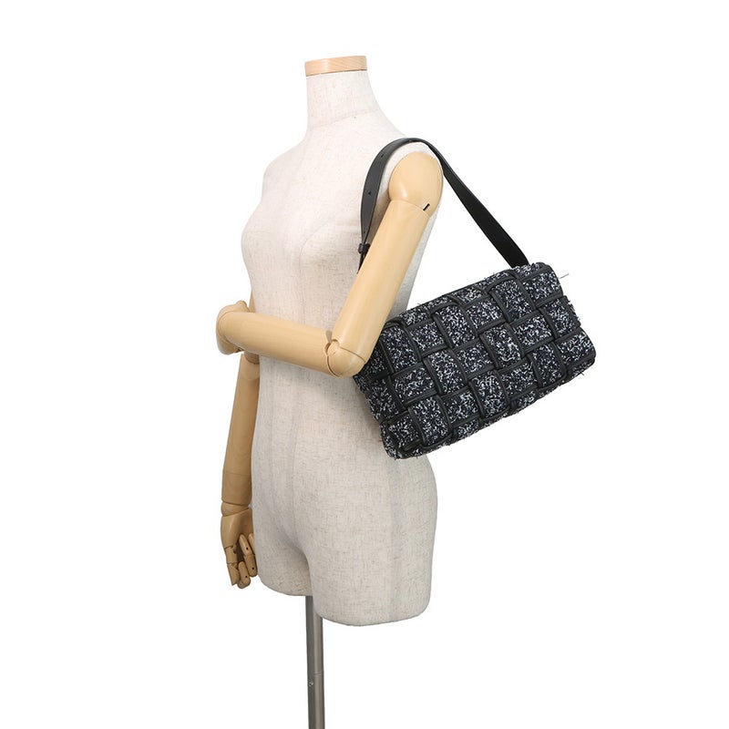 ボッテガヴェネタ ショルダーバッグ ブリックカセット マキシイントレチャート ツイード レザー BOTTEGA VENETA バッグ 黒