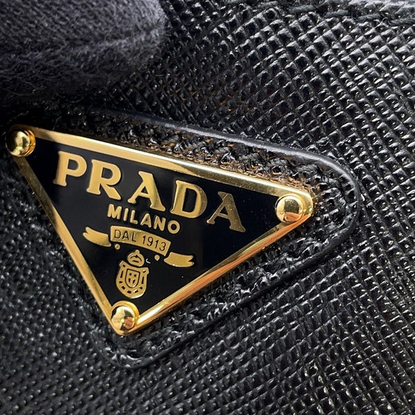 プラダ ショルダーバッグ Re-Edition 2005 サフィアーノレザー 1BH204 PRADA 2wayバッグ 黒
