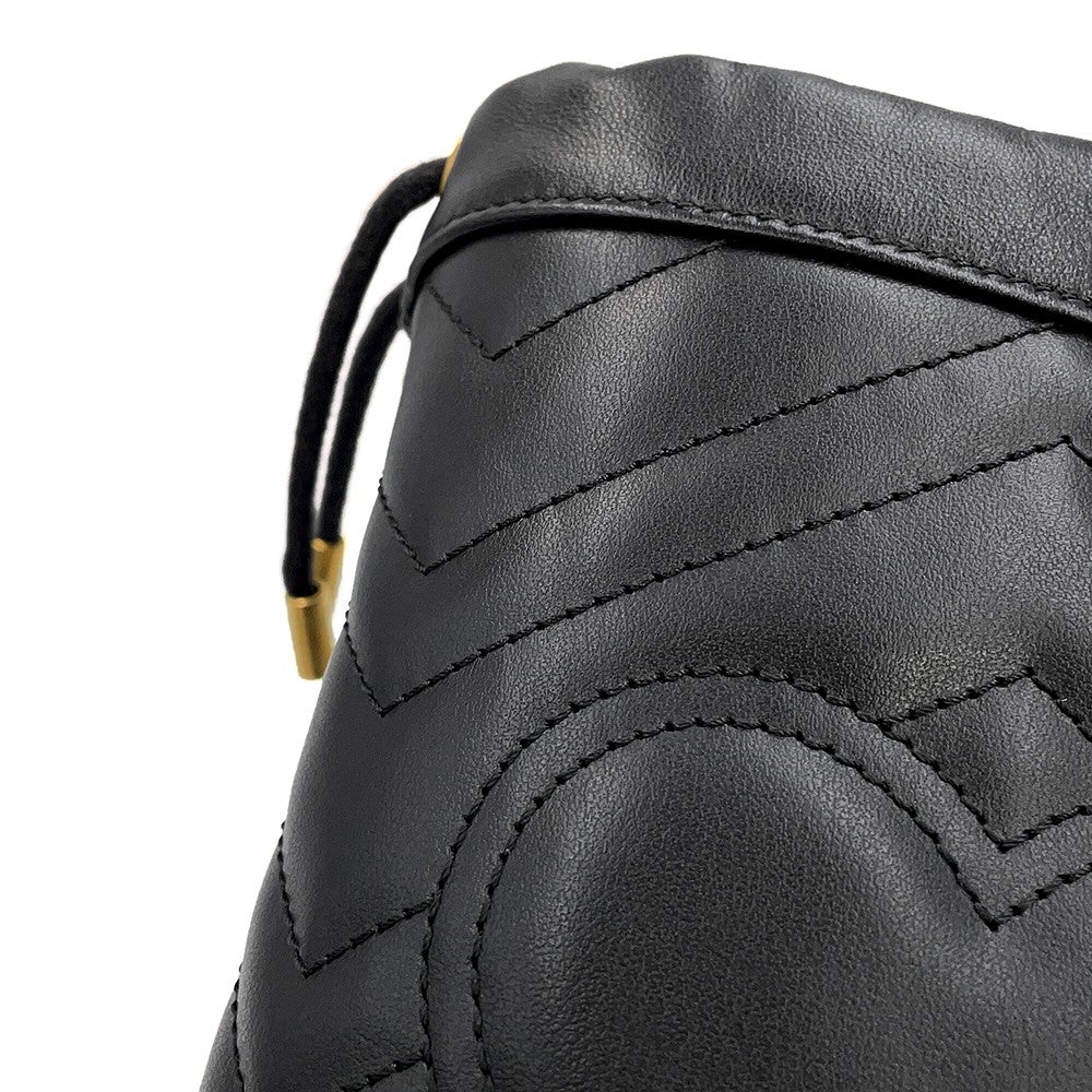 GUCCI(グッチ) ショルダーバッグ GGマーモント,ミニ バケットバッグ 575163 黒 チェーンショルダー/巾着型 レザー GGマーモント〕スモール バケットバッグ ・ブラック レザー | GUCCI公式