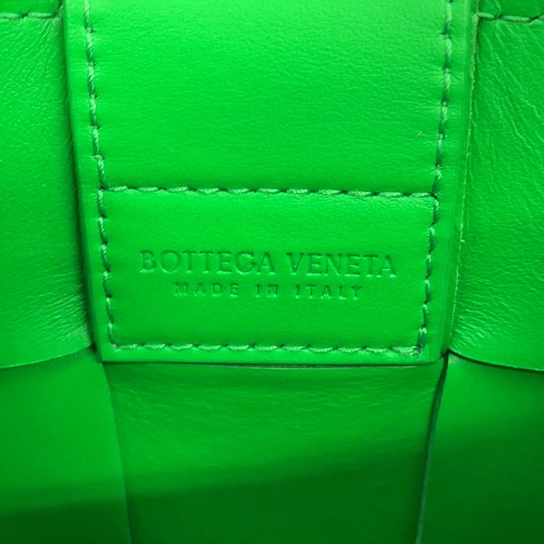 ボッテガヴェネタ ショルダーバッグ イントレチャート カセット フォンポーチ 729298 BOTTEGA VENETA グリーン