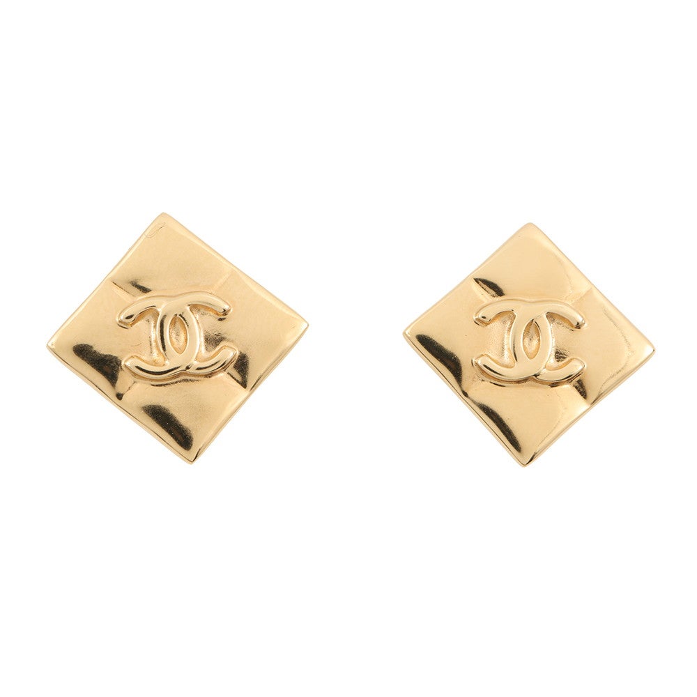 シャネル ピアス ココマーク マトラッセ スクエア メタル D24K ABE656
