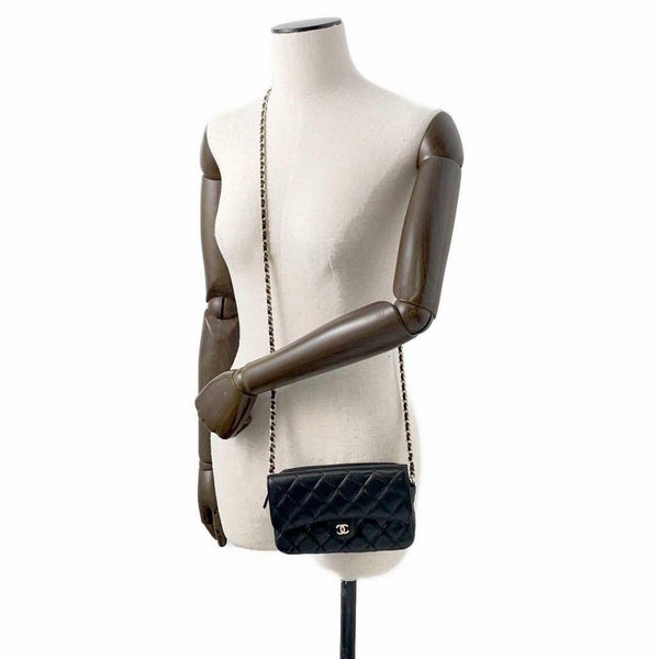 シャネル チェーンショルダーバッグ フラップ フォンケース マトラッセ ココマーク キャビアスキン AP2096 CHANEL ポシェット 黒