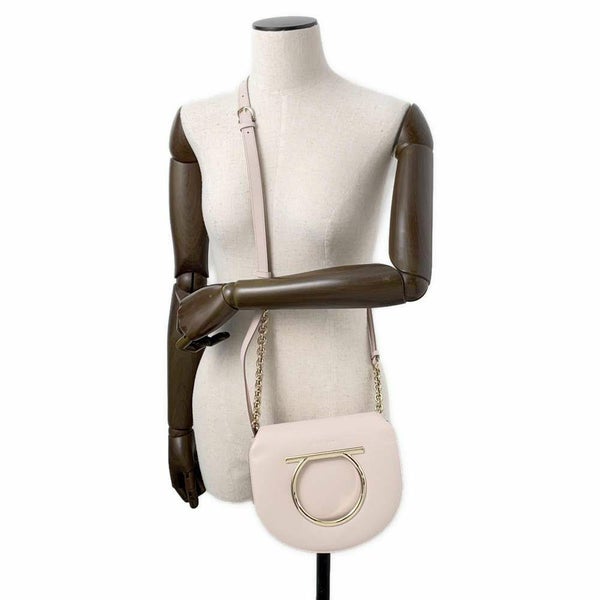 サルヴァトーレ・フェラガモ チェーンショルダーバッグ ガンチーニ レザー AU 21 G998 Ferragamo