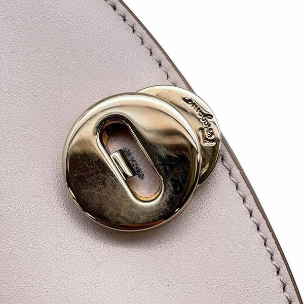 サルヴァトーレ・フェラガモ チェーンショルダーバッグ ガンチーニ レザー AU 21 G998 Ferragamo