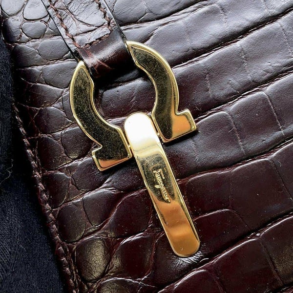 サルヴァトーレ・フェラガモ ショルダーバッグ ガンチーニ 型押しレザー 21 7708 Ferragamo