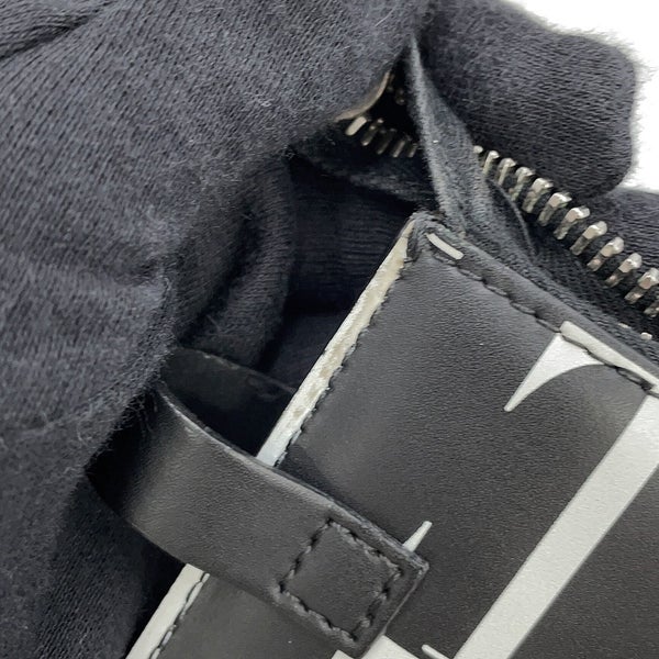 ヴァレンティノ・ガラヴァーニ クラッチバッグ VLTNロゴ タイムズ レザー WY2P0P09GTC VALENTINO 黒