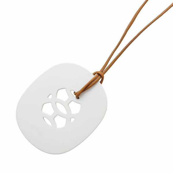 エルメス ネックレス リフト GM アニマルカモフラージュ バード 鳥 バッファローホーン HERMES アクセサリー ペンダント 白