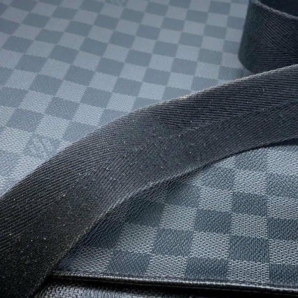 ルイヴィトン ショルダーバッグ ダミエ・グラフィット ディストリクトNM MM N41029 ヴィトン メンズ ブラック 黒