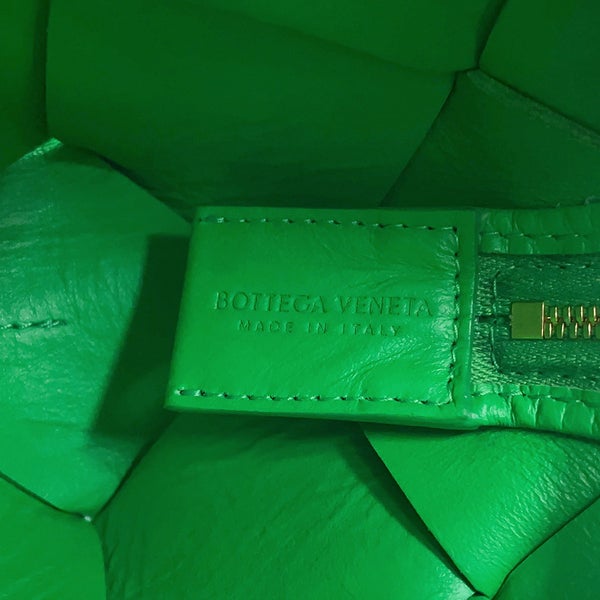 ボッテガヴェネタ ショルダーバッグ マキシイントレチャート ミニ カセット カメラバッグ ラムスキン 701915 BOTTEGA VENETA