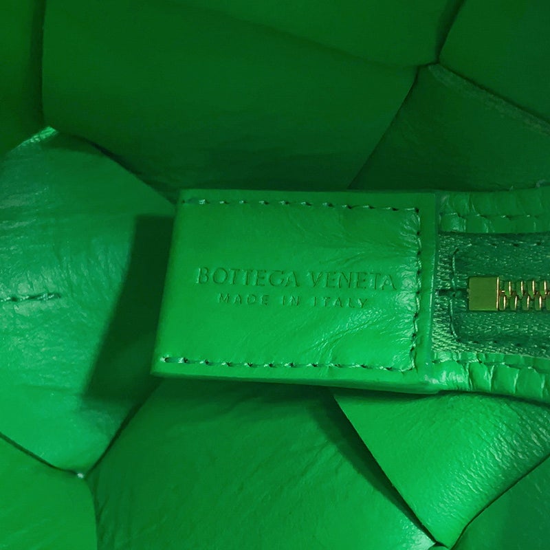 ボッテガヴェネタ ショルダーバッグ マキシイントレチャート ミニ カセット カメラバッグ ラムスキン 701915 BOTTEGA VENETA
