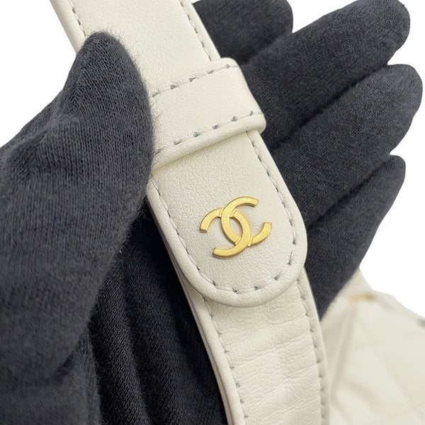 シャネル ショルダーバッグ カメラバッグ スモール ココマーク マトラッセ ラムスキン AS2923 CHANEL 白