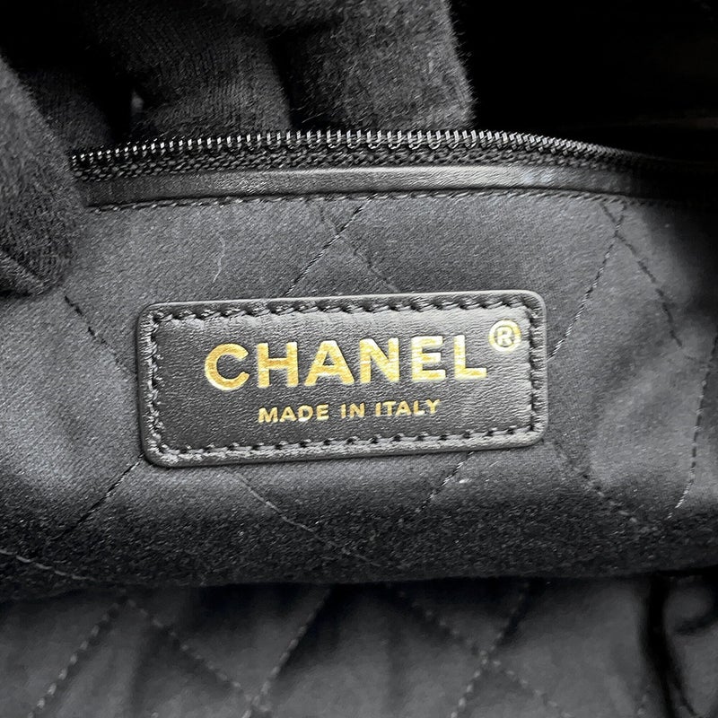 シャネル ハンドバッグ CHANEL 22 マトラッセ スモール キャビアスキン AS3260 ポーチ付き 黒