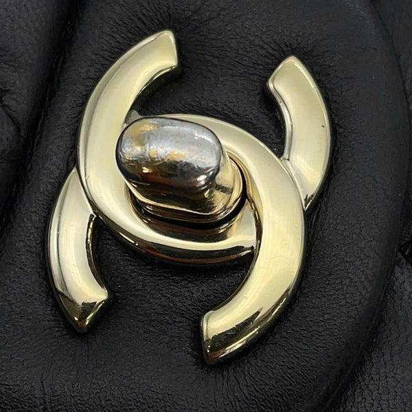 シャネル チェーンショルダーバッグ マトラッセ ココマーク トップハンドル ミニ フラップ ラムスキン AS2431 CHANEL 黒