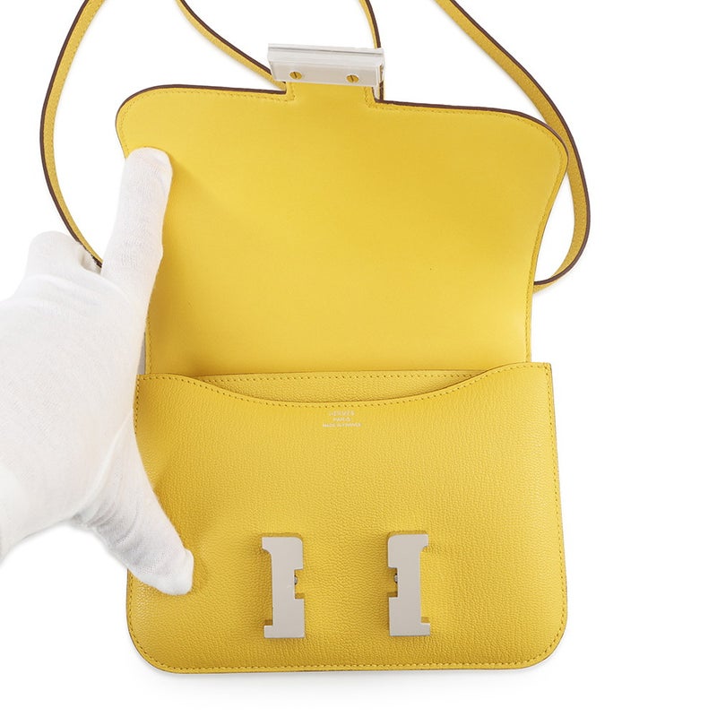エルメス ショルダーバッグ ミニ コンスタンス3 ミロワール ジョーヌナプル/シルバー金具 シェブルミゾル K刻印 HERMES Constance