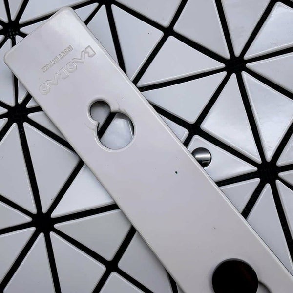 イッセイミヤケ トートバッグ バオバオ BB63-AG043 ISSEY MIYAKE バッグ 白