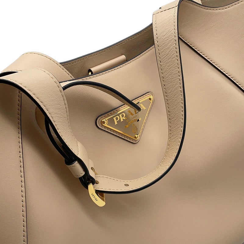 プラダ トートバッグ ミディアム ショッピングバッグ トライアングルロゴ レザー 1BG483 PRADA バッグ