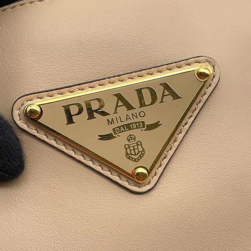 プラダ トートバッグ ミディアム ショッピングバッグ トライアングルロゴ レザー 1BG483 PRADA バッグ