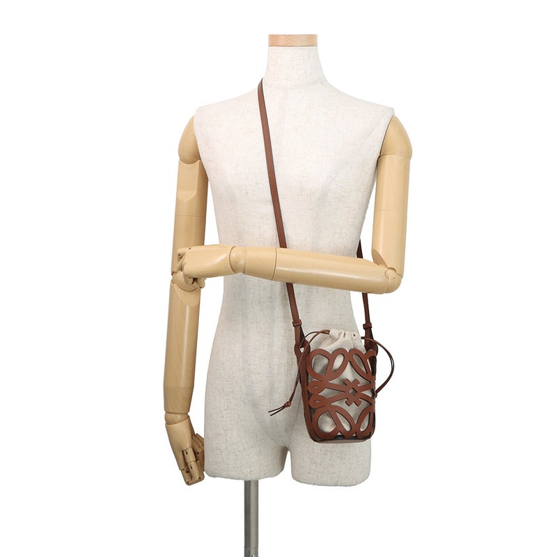 ロエべ ショルダーバッグ アナグラム カットアウト ポケット レザー/キャンバス C922Y62X07 LOEWE