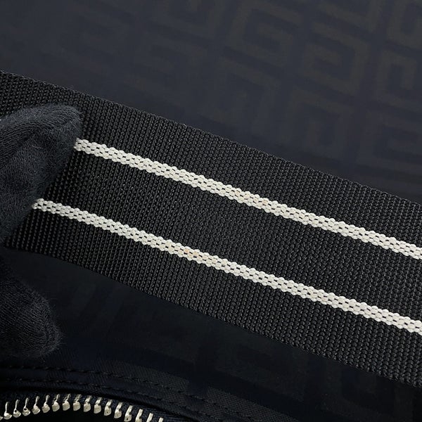 ジバンシー ショルダーバッグ 4Gロゴ ナイロン GIVENCHY 黒
