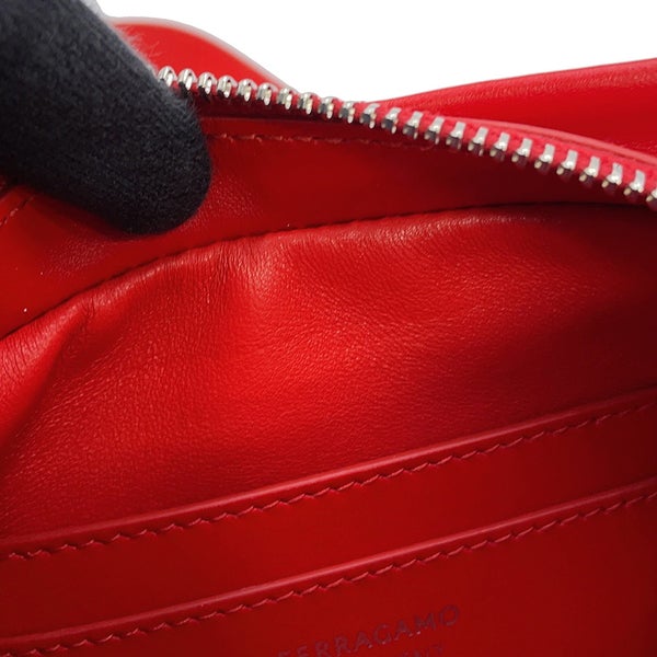 サルヴァトーレ・フェラガモ ショルダーバッグ カットアウト レザー 214956 Ferragamo