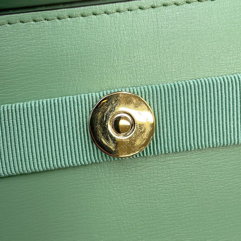 フェラガモ ショルダーバッグ ヴァラリボン レザー 21I282 Ferragamo 2way