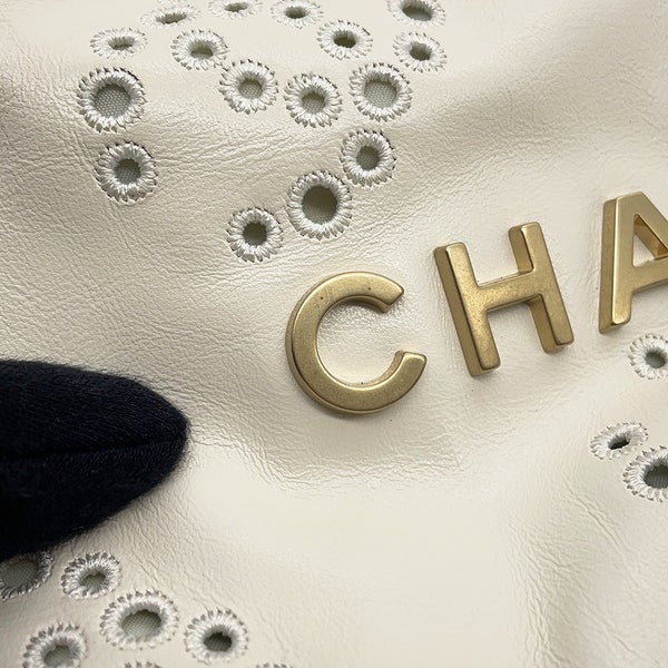 シャネル ハンドバッグ CHANEL 22 ミニ ココマーク パンチング シャイニーカーフレザー AS3980 2wayショルダー 白
