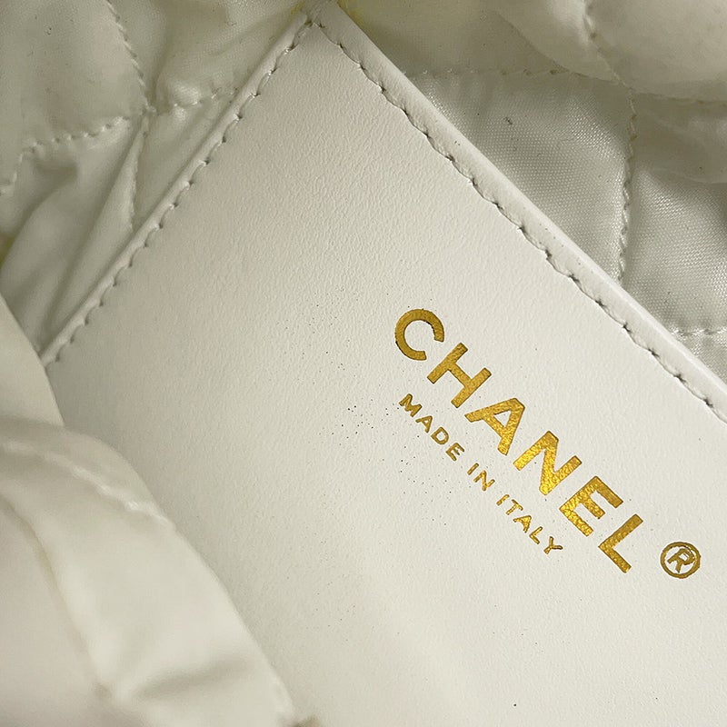 シャネル ハンドバッグ CHANEL 22 ミニ ココマーク パンチング シャイニーカーフレザー AS3980 2wayショルダー 白