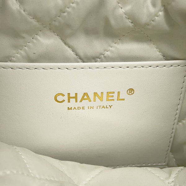 シャネル ハンドバッグ CHANEL 22 ミニ ココマーク パンチング シャイニーカーフレザー AS3980 2wayショルダー 白