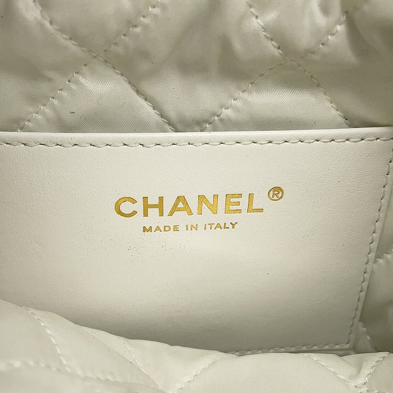 シャネル ハンドバッグ CHANEL 22 ミニ ココマーク パンチング シャイニーカーフレザー AS3980 2wayショルダー 白