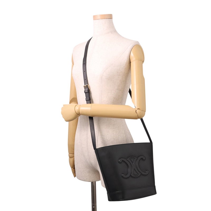 セリーヌ ショルダーバッグ キュイル トリオンフ スモール 198243 CELINE バッグ 黒