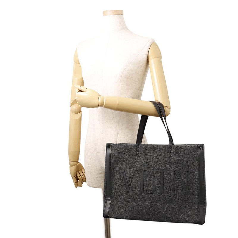ヴァレンティノ・ガラヴァーニ トートバッグ VLTNロゴ ミディアム フェルト レザー 1Y2B0A35BZN VALENTINO 黒