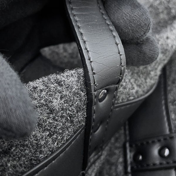 ヴァレンティノ・ガラヴァーニ トートバッグ VLTNロゴ ミディアム フェルト レザー 1Y2B0A35BZN VALENTINO 黒