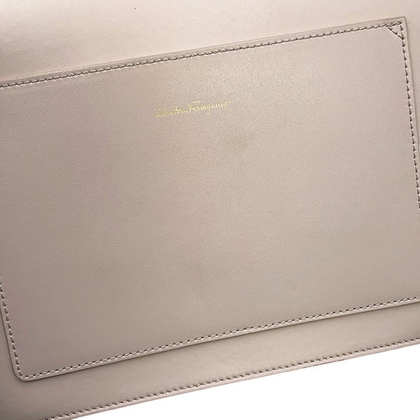 サルヴァトーレ・フェラガモ ショルダーバッグ リボン レザー 21G906 Ferragamo