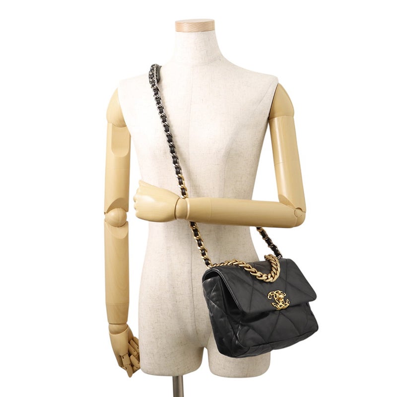 シャネル チェーンショルダーバッグ 19 フラップ バッグ ココマーク シャイニーラムスキン AS1160 CHANEL 黒
