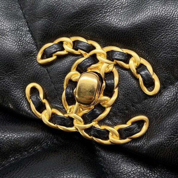 シャネル チェーンショルダーバッグ 19 フラップ バッグ ココマーク シャイニーラムスキン AS1160 CHANEL 黒