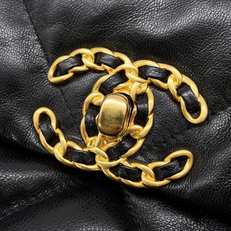 シャネル チェーンショルダーバッグ 19 フラップ バッグ ココマーク シャイニーラムスキン AS1160 CHANEL 黒