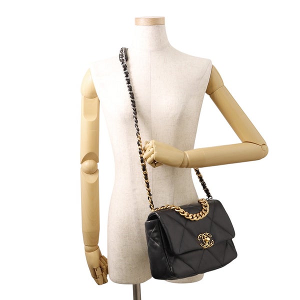 シャネル チェーンショルダーバッグ CHANEL19 マトラッセ ココマーク シャイニーラムスキン AS1160 CHANEL 黒