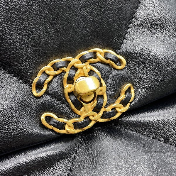 シャネル チェーンショルダーバッグ CHANEL19 マトラッセ ココマーク シャイニーラムスキン AS1160 CHANEL 黒