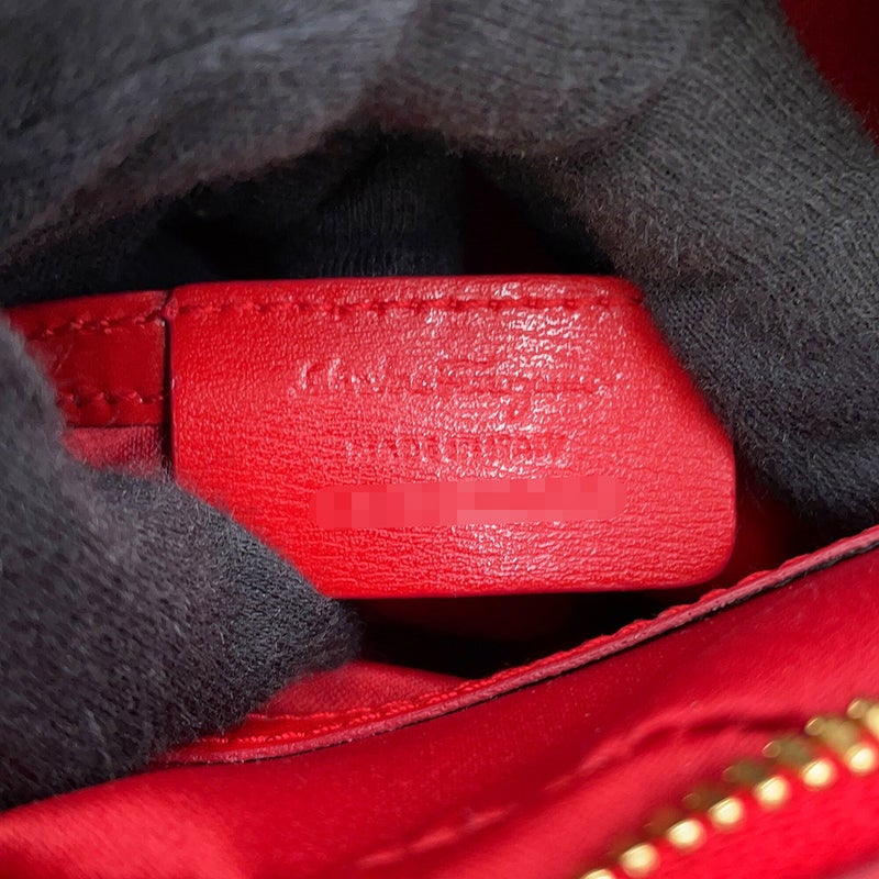 サルヴァトーレ・フェラガモ ショルダーバッグ ガンチーニ ガンチョシティ 21H006 Ferragamo