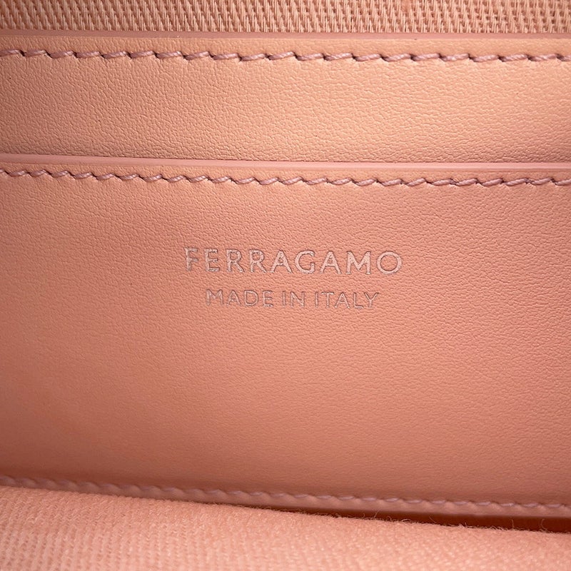 サルヴァトーレ・フェラガモ ショルダーバッグ ガンチーニ アーカイブ カメラケース スモール 216292 Ferragamo