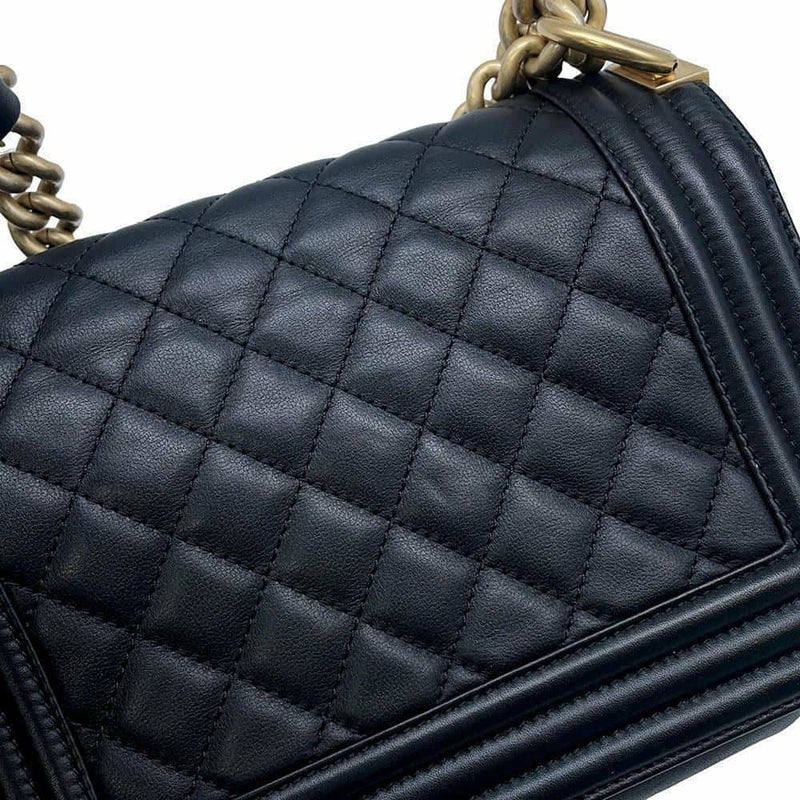 シャネル チェーンショルダーバッグ ボーイシャネル スモール マトラッセ ココマーク A67085 BOY CHANEL バッグ 黒