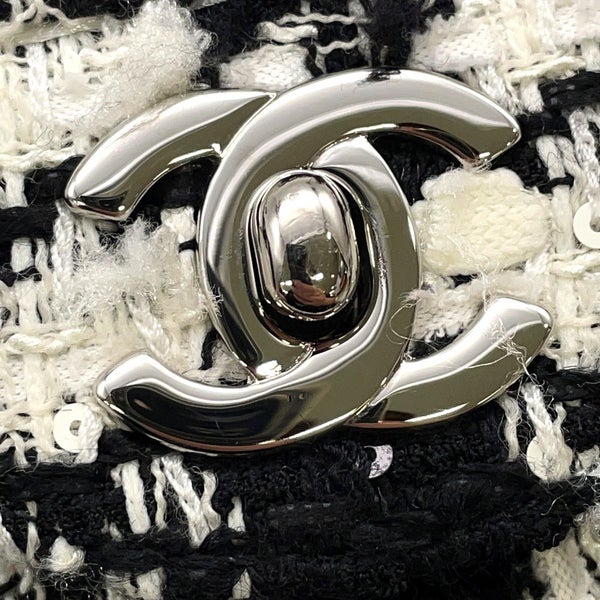 シャネル チェーンショルダーバッグ マトラッセ25 ココマーク ツイード ダブルチェーン A01112 CHANEL 白 黒