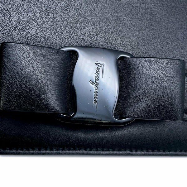 サルヴァトーレ・フェラガモ チェーンショルダーバッグ ヴァラ リボン 21 G877 Ferragamo 黒