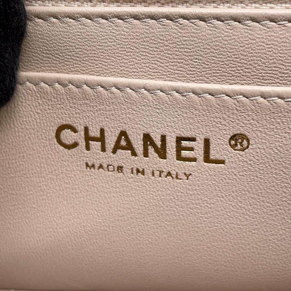 シャネル チェーンショルダーバッグ ミニマトラッセ ココマーク ラムスキン AS5219 CHANEL フラップ バッグ