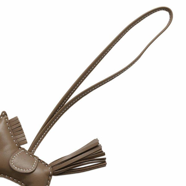 エルメス バッグチャーム ロデオ PM エトゥープ ラムスキン W刻印 HERMES チャーム