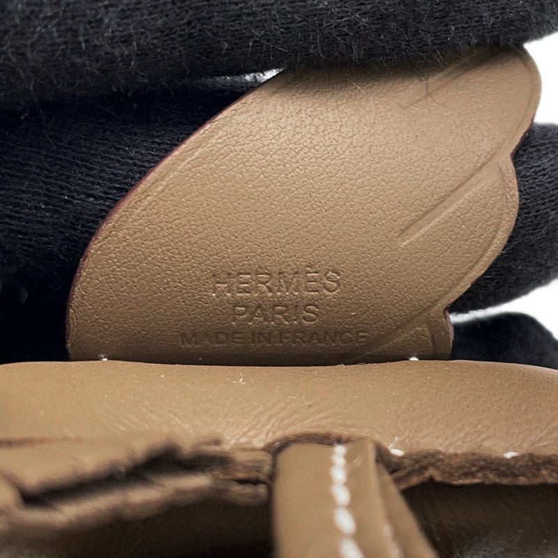 エルメス バッグチャーム ロデオPM ペガサス エトゥープ ラムスキン K刻印