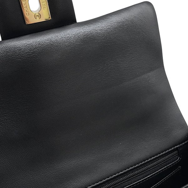 シャネル チェーンショルダーバッグ マトラッセ ココマーク トップハンドル ミニ フラップ ラムスキン AS2431 CHANEL 黒