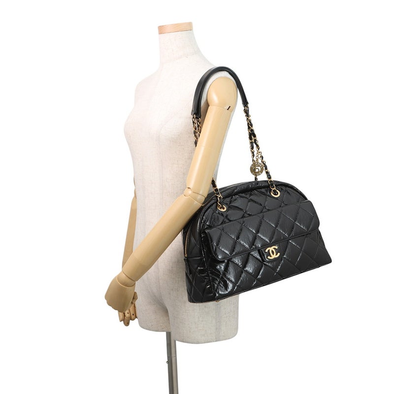 シャネル ショルダーバッグ ココマーク マトラッセ マキシボーリングバッグ シャイニーカーフレザー CHANEL 黒