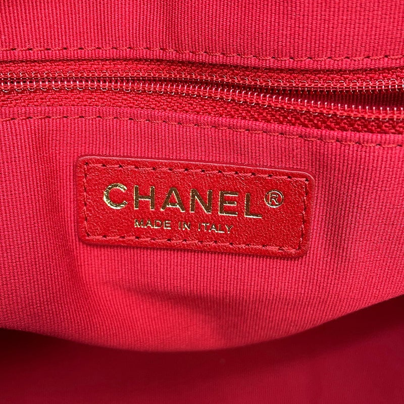シャネル ショルダーバッグ ココマーク マトラッセ マキシボーリングバッグ シャイニーカーフレザー CHANEL 黒