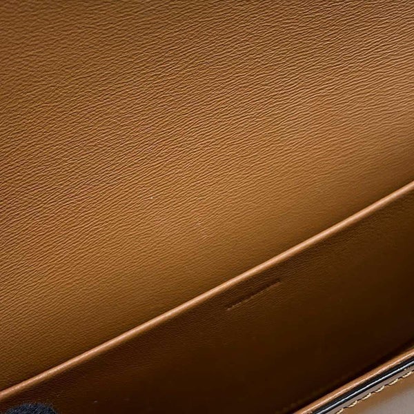 セリーヌ ショルダーバッグ トリオンフ ナノ カーフレザー 191903BF4 CELINE バッグ